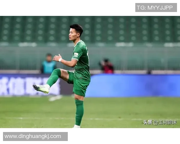 青岛足球队球星风采盘点 聚焦本土与外援的精彩表现